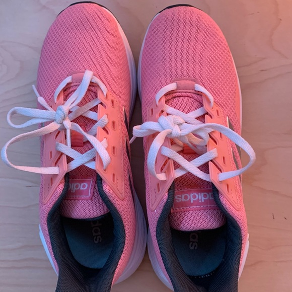 Pink addidas shoes girls size 6 - Picture 2 of 4